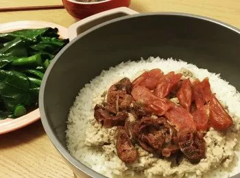 自己煮：孖腸肉餅煲仔飯